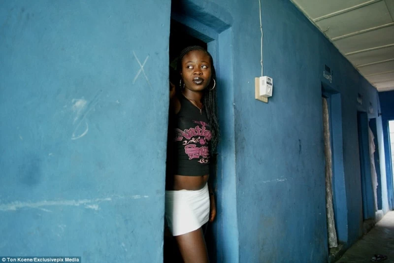 "Ангелы смерти": фото проституток из Нигерии, где СПИД уносит 10 миллионов жизней в год