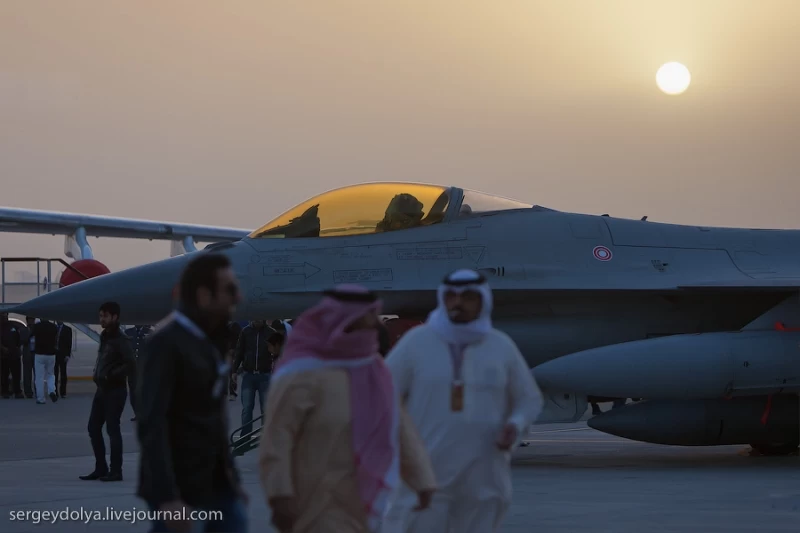 Авиасалон в Бахрейне: Фотографии, сделанные против солнца