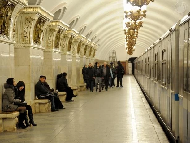 До скольки работает метро в Москве и как в нем сориентироваться?