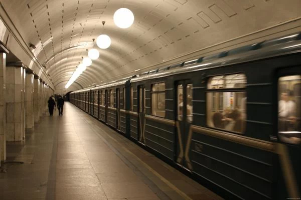 До скольки работает метро в Москве и как в нем сориентироваться?