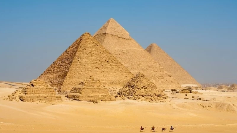 Египтяне в гневе: туристы занялись сексом на вершине пирамиды Хеопса