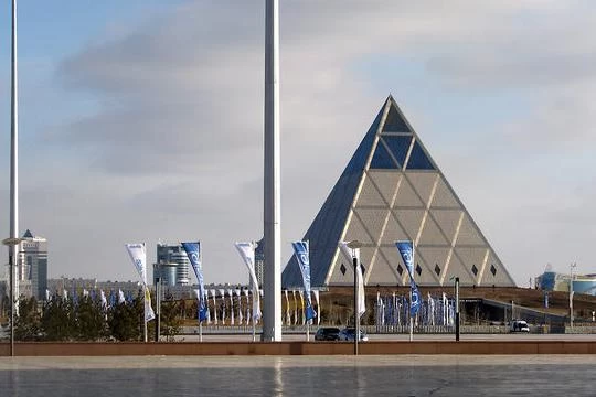 Город, стремительно развивающийся в степи. Республика Казахстан, столица Астана