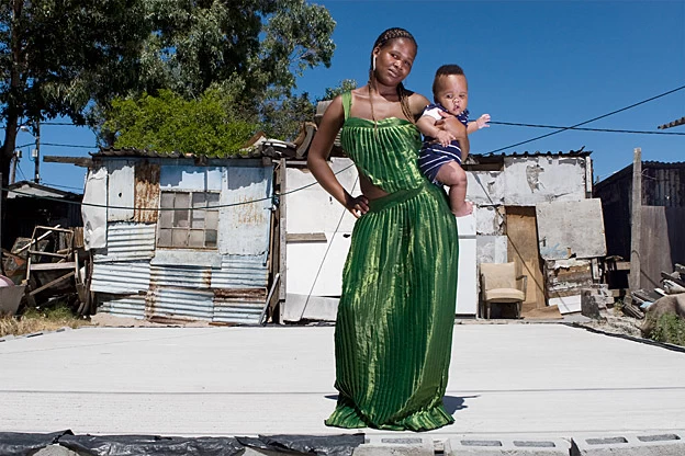 Южноафриканские выпускницы в трущобах Кейптауна