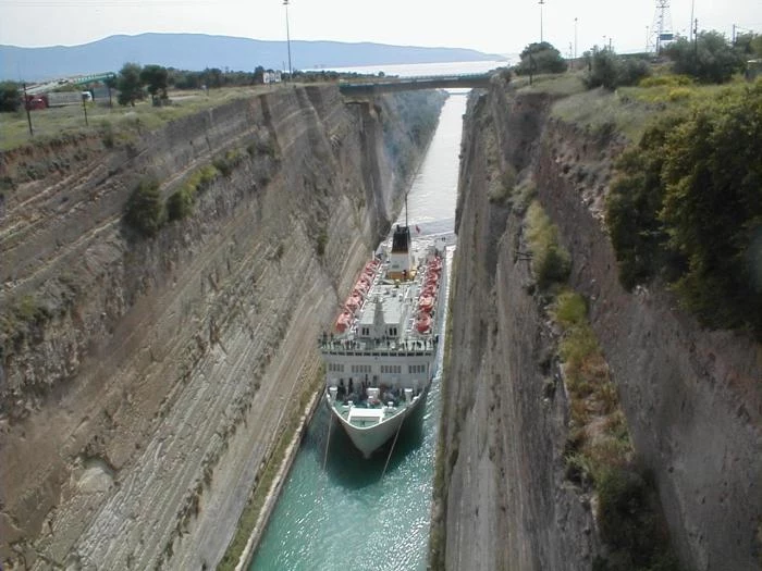 Коринфский канал в Греции: фото, описание