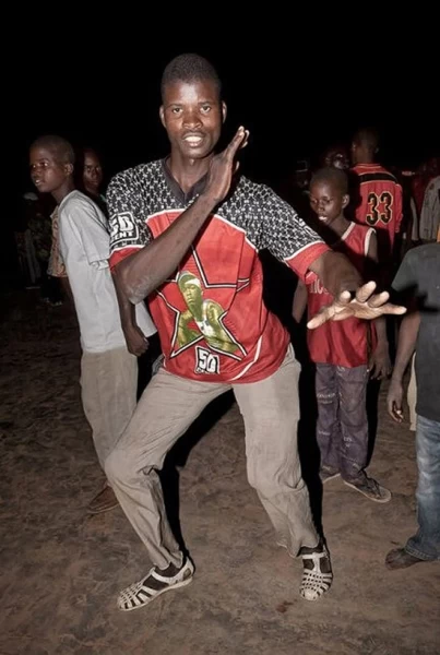Мы хотим танцевать: Как выглядит сельская дискотека в Африке