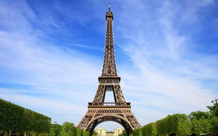 «На какой улице находится Эйфелева башня?» - один из самых задаваемых гостями парижа вопросов