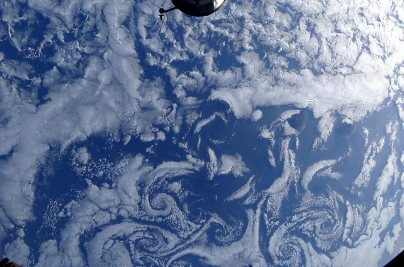 Облака: Вид из космоса
