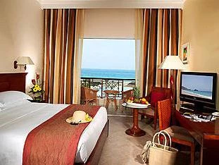 Описание отеля Fujairah Rotana Resort 5*