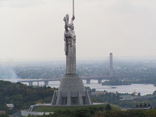 Памятник «Родина-мать» – «визитная карточка» Киева