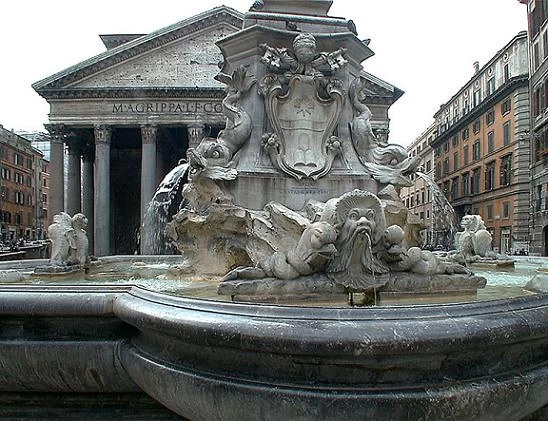 Пантеон в Риме - одна из самых посещаемых достопримечательностей в Европе