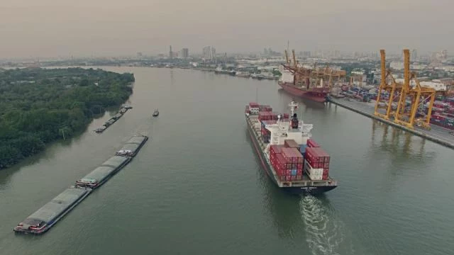 Порт Серпухов как образ российской речной навигации