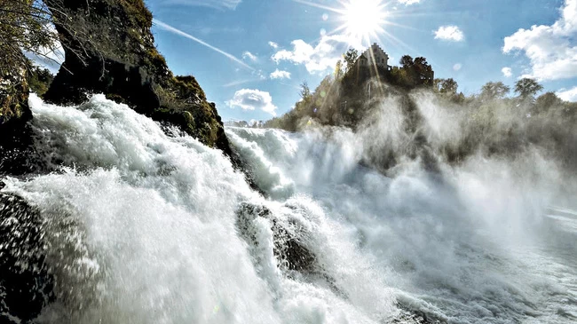 Природная достопримечательность Швейцарии - Рейнский водопад