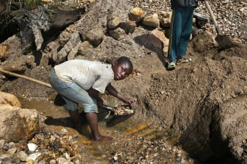 Работа на рудниках в Конго
