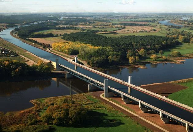 Река над рекой: удивительный Магдебургский водный мост!