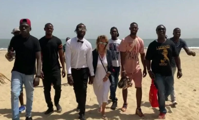 Секс на пляже: почему европейские пенсионерки выходят замуж за молодых гамбийцев