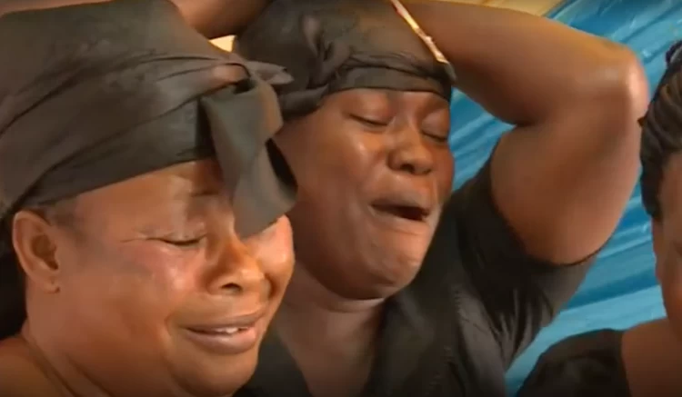 Слезы за деньги: кто такие профессиональные плакальщицы Ганы