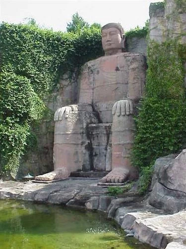 Статуя Будды Майтрея