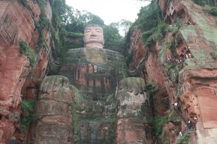 Статуя Будды Майтрея