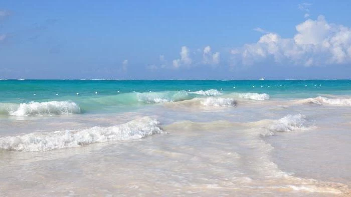 В помощь туристам: какое море в Доминикане?