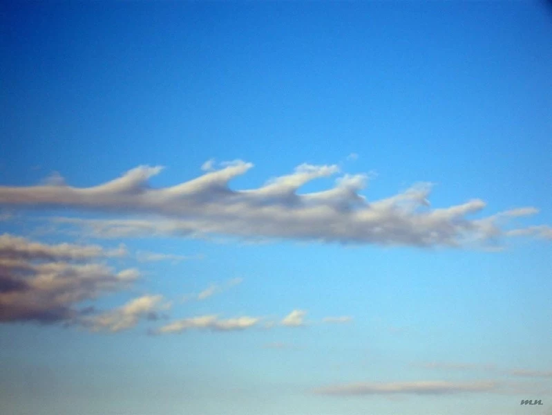 Волноподобные облака Кельвина-Гельмгольца