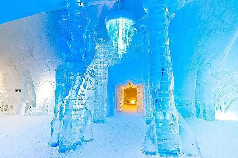 Волшебный ледяной отель в Канаде по мотивам произведения Жюля Верна