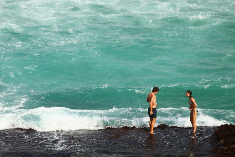 Австралийцы спасаются от летней жары на пляжах (10 фото)