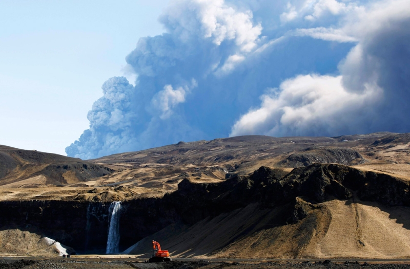 Извержение вулкана Эйяфьядлайёкюдль. Продолжение (17 фото)