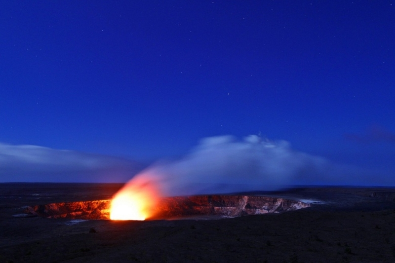 Лава и вода — слияние стихий у вулкана Килауэа (4 фото)