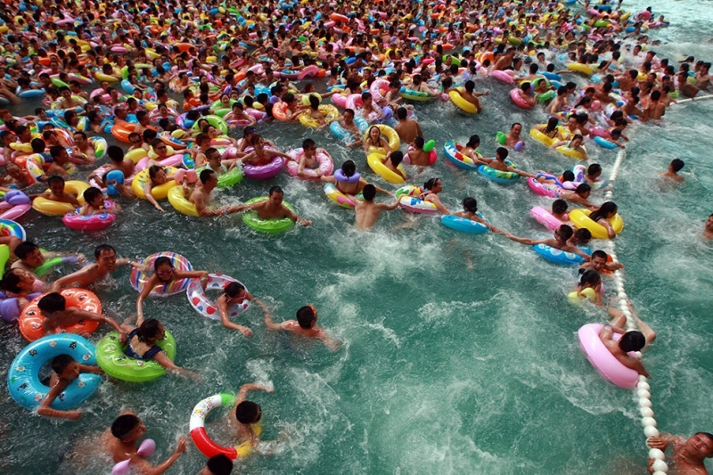 Миллион китайцев в одном бассейне (10 фото)