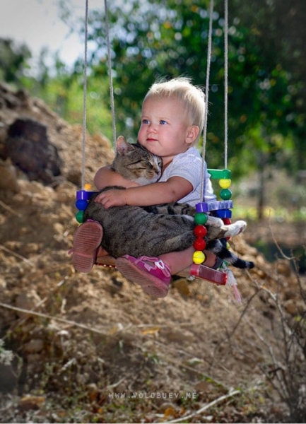 Очаровательные фото доказывающие, что каждому ребенку нужна кошка | 10 фото