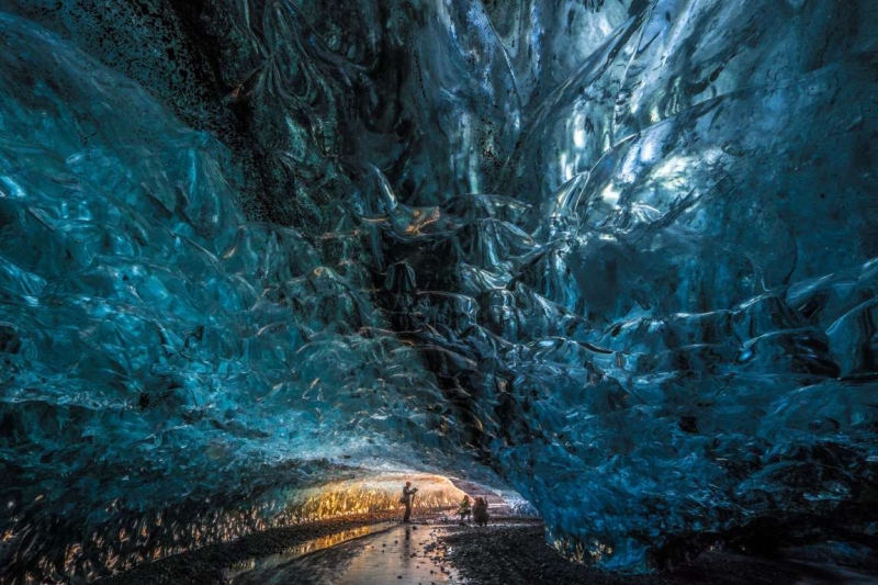 Потусторонняя пещера в леднике Ватнаёкуль