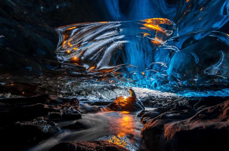 Потусторонняя пещера в леднике Ватнаёкуль