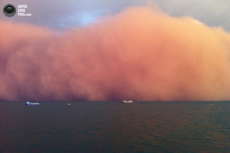 Причудливая пыльная буря на западном побережье Австралии (4 фото + видео)
