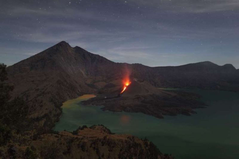 Самые красивые вулканические озера мира