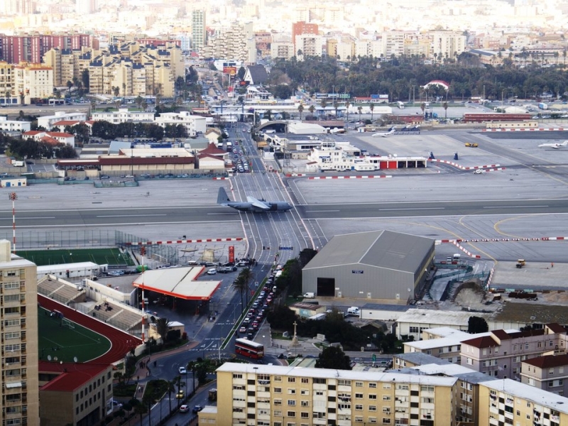 Самые страшные аэропорты в мире, где летают только супер-пилоты