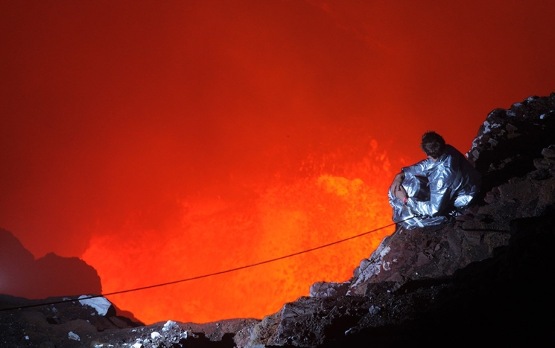 Спуск в кратер вулкана Марум (18 фото + видео)