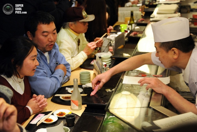 В Японии продан самый дорогой тунец в мире (15 фото)