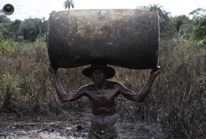 В погоне за нигерийской нефтью (20 фото)