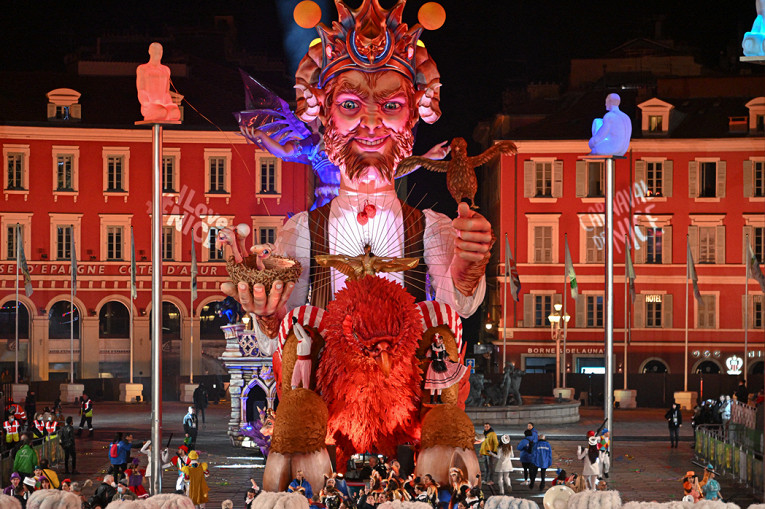 Как выглядят король и королева карнавала в Ницце