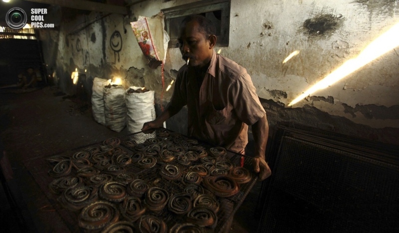 Производство сумок из змеиной кожи (20 фото)